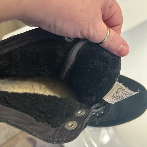 UGG Bethany Classic Water Resistant Suede Chukka Women’s - Picture 8 of 13